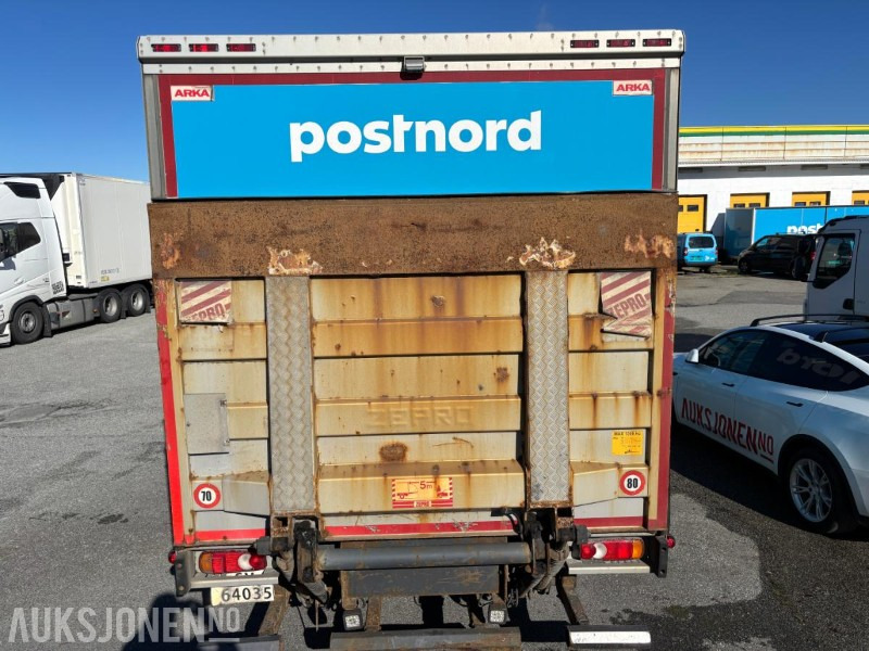 2015 Renault Trucks D12. Skapbil med bakløfter. - Camión caja cerrada: foto 4 2015 Renault Trucks D12. Skapbil med bakløfter. - Camión caja cerrada: foto 4