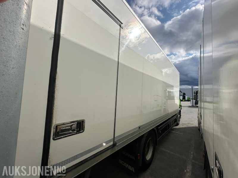 2015 Scania P-serie 280 4*2 - skapbil med løftelem og ryggekamera - Camión caja cerrada: foto 4 2015 Scania P-serie 280 4*2 - skapbil med løftelem og ryggekamera - Camión caja cerrada: foto 4