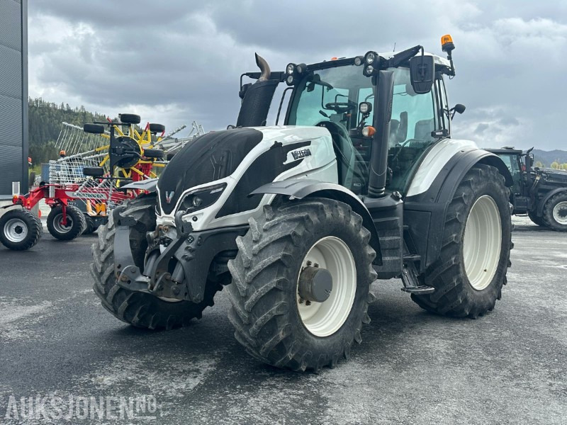 2015 Valtra T214D Versu Direct - Front Hydr. - EU OK 2027 - 50 km/t - Tractor: foto 1 2015 Valtra T214D Versu Direct - Front Hydr. - EU OK 2027 - 50 km/t - Tractor: foto 1