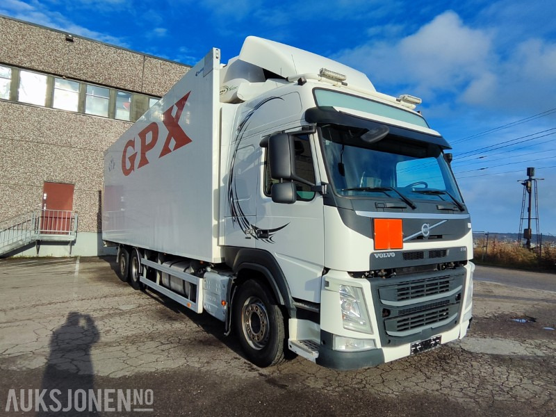 2015 Volvo FM 460 6x2 skapbil m/Full sideåpning - Carrier kjøleanlegg og bakløft - Camión caja cerrada: foto 4 2015 Volvo FM 460 6x2 skapbil m/Full sideåpning - Carrier kjøleanlegg og bakløft - Camión caja cerrada: foto 4