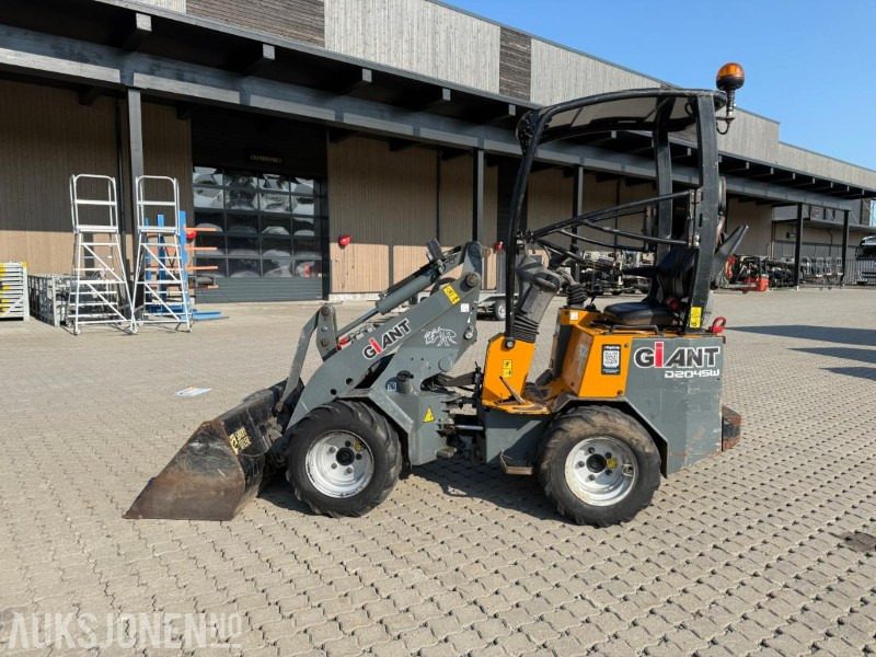 2016 Giant D204SW HJULLASTER M/SKUFF. - Cargadora de ruedas: foto 2 2016 Giant D204SW HJULLASTER M/SKUFF. - Cargadora de ruedas: foto 2