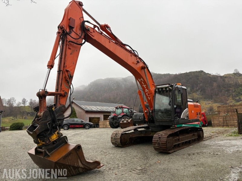 2016 Hitachi ZX210LC-5B med Engcon tiltrotator, planeringsskuffe og Gjerstad graveskuff - Excavadora: foto 2 2016 Hitachi ZX210LC-5B med Engcon tiltrotator, planeringsskuffe og Gjerstad graveskuff - Excavadora: foto 2