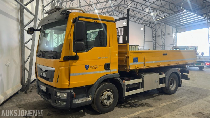 2016 MAN TGL 12.220 4X2 Lastebil med plan | 3-veis tipp | Kun 32 163 km | EU-godkjent til 02/2026 - Camión caja abierta: foto 1 2016 MAN TGL 12.220 4X2 Lastebil med plan | 3-veis tipp | Kun 32 163 km | EU-godkjent til 02/2026 - Camión caja abierta: foto 1