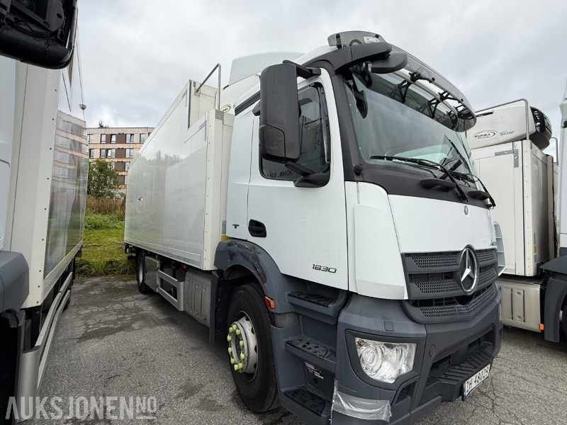 2016 Mercedes-Benz Antos 1830 4X2 Thermo - Bakløft - Lav KM - 75645KM - Camión caja cerrada: foto 2 2016 Mercedes-Benz Antos 1830 4X2 Thermo - Bakløft - Lav KM - 75645KM - Camión caja cerrada: foto 2