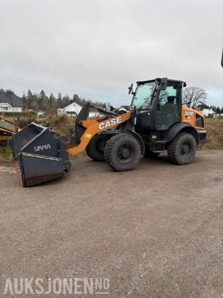 2018 Case 321F hjullaster - Universalskuffe - Hydraulisk pallegafler - Stark relax v-plog - kun 1798 timer - Cargadora de ruedas: foto 1 2018 Case 321F hjullaster - Universalskuffe - Hydraulisk pallegafler - Stark relax v-plog - kun 1798 timer - Cargadora de ruedas: foto 1