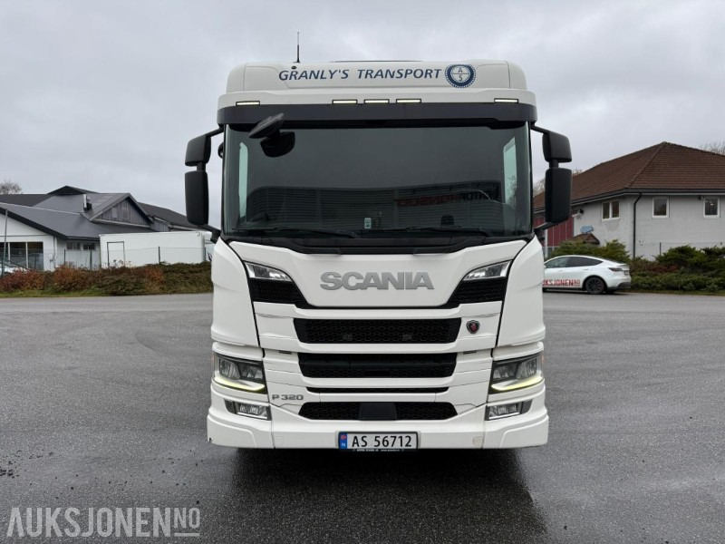2018 Scania P 320 KRANBIL M/PLAN HIAB XS099 KRAN SERVICEHISTORIKK. - Camión grúa: foto 3 2018 Scania P 320 KRANBIL M/PLAN HIAB XS099 KRAN SERVICEHISTORIKK. - Camión grúa: foto 3