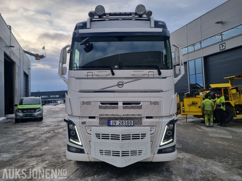 2018 Volvo FH 8X4 kranbil/planbil dobbel styrbar og jib - Camión grúa: foto 3 2018 Volvo FH 8X4 kranbil/planbil dobbel styrbar og jib - Camión grúa: foto 3