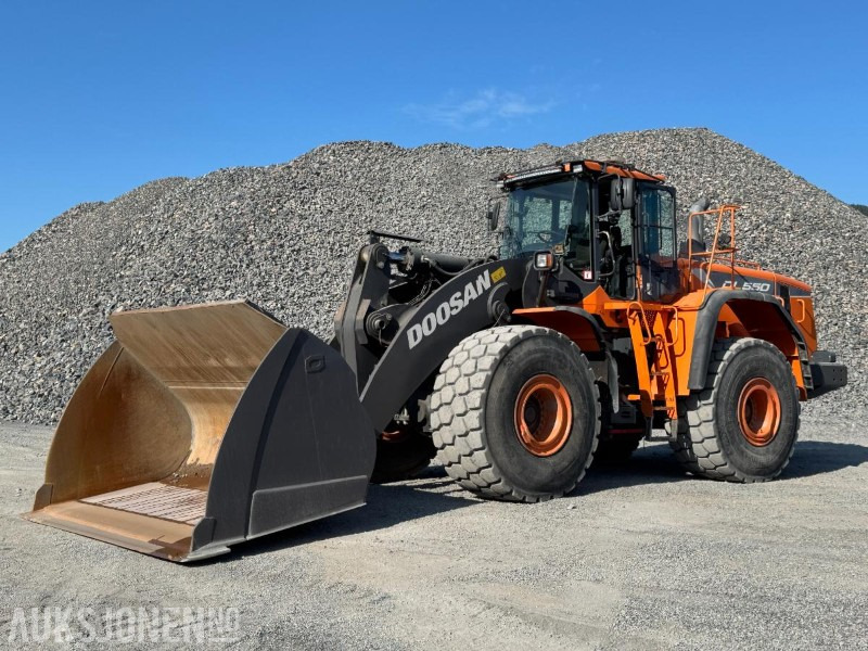 2019 Doosan DL550-5 hjullaster med skuffe / Spakstyring / Loadtronic vekt - Cargadora de ruedas: foto 2 2019 Doosan DL550-5 hjullaster med skuffe / Spakstyring / Loadtronic vekt - Cargadora de ruedas: foto 2