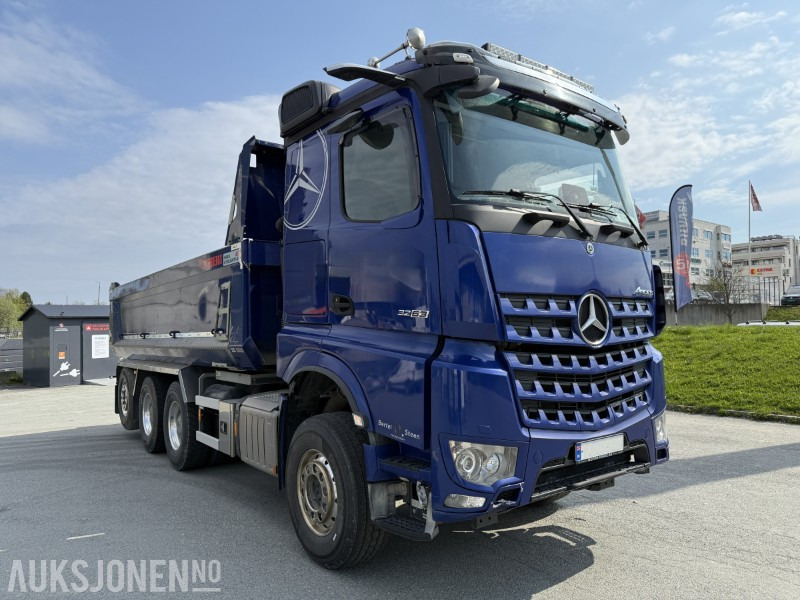 2021 Mercedes-Benz Arocs 3263 8x4 tridem tippbil - Camión volquete: foto 3 2021 Mercedes-Benz Arocs 3263 8x4 tridem tippbil - Camión volquete: foto 3
