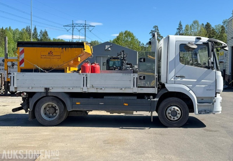 2021 Mercedes-Benz Atego 1530 lappebil/asfaltcontainer/hengsrød plan/adaptiv cruisecontrol/kamera - Camión caja abierta: foto 4 2021 Mercedes-Benz Atego 1530 lappebil/asfaltcontainer/hengsrød plan/adaptiv cruisecontrol/kamera - Camión caja abierta: foto 4