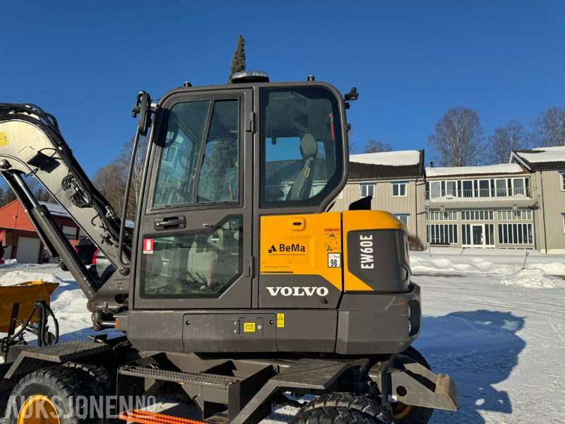 2022 Volvo EW60E HJULGRAVER MED HENGER, TILTROTATOR MED KLYPEKASETT, SKUFFER, SENTRALSMØRING - Excavadora: foto 3 2022 Volvo EW60E HJULGRAVER MED HENGER, TILTROTATOR MED KLYPEKASETT, SKUFFER, SENTRALSMØRING - Excavadora: foto 3