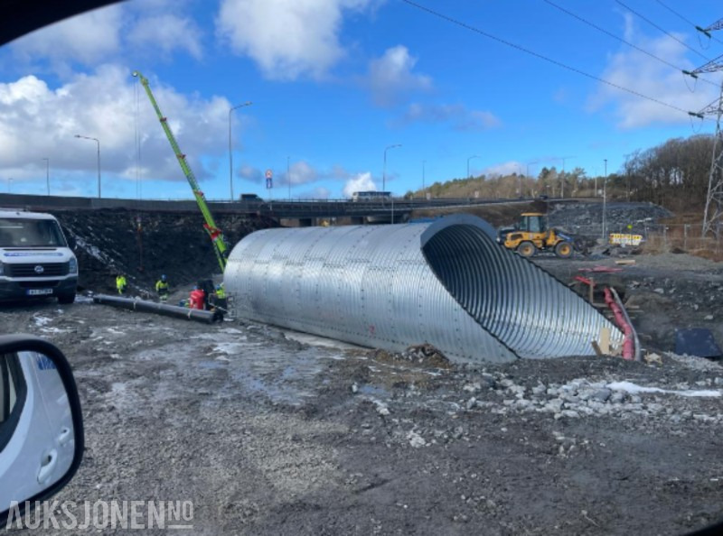 2023 Kulvert/gangtunnel undergang for kryssing av vei eller jernbane - Ligger nå demontert. - Equipo de construcción: foto 2 2023 Kulvert/gangtunnel undergang for kryssing av vei eller jernbane - Ligger nå demontert. - Equipo de construcción: foto 2