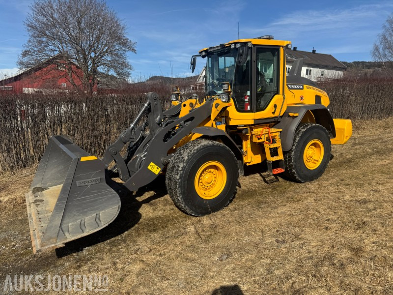 2024 Volvo L70H2 HJULLASTER MED SKUFFE, SETRALSMØRING, VEKT +++ KUN400 TIMER - Cargadora de ruedas: foto 1 2024 Volvo L70H2 HJULLASTER MED SKUFFE, SETRALSMØRING, VEKT +++ KUN400 TIMER - Cargadora de ruedas: foto 1