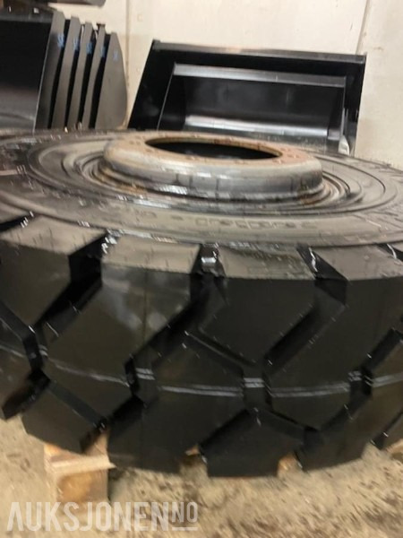 4 stk Michelin 14.00 R24 anleggsdekk med felg - ny gummibane - Equipo de construcción: foto 2 4 stk Michelin 14.00 R24 anleggsdekk med felg - ny gummibane - Equipo de construcción: foto 2