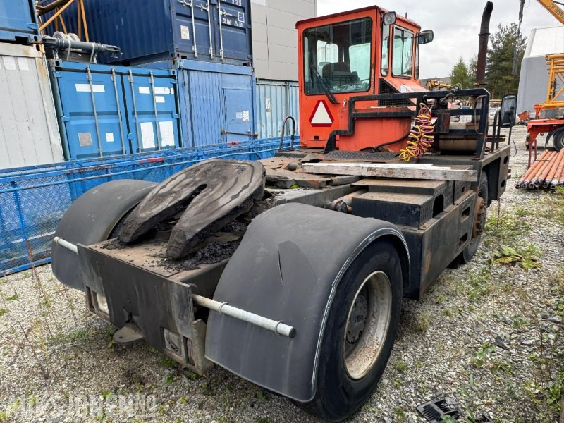 BOLLNAS 304T terminaltraktor / Rep.objekt - Equipo de construcción: foto 4 BOLLNAS 304T terminaltraktor / Rep.objekt - Equipo de construcción: foto 4