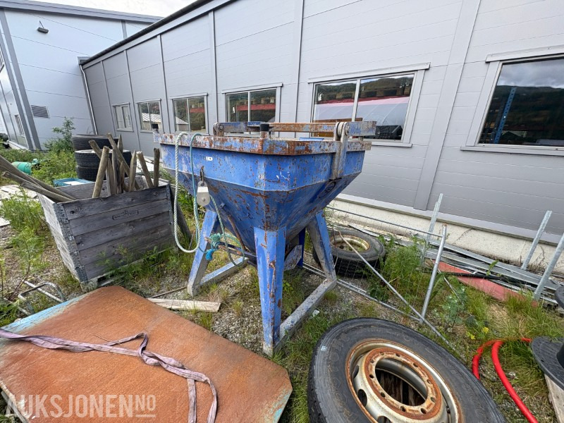 Betongtobb 1 000 liter - Equipo de construcción: foto 1 Betongtobb 1 000 liter - Equipo de construcción: foto 1
