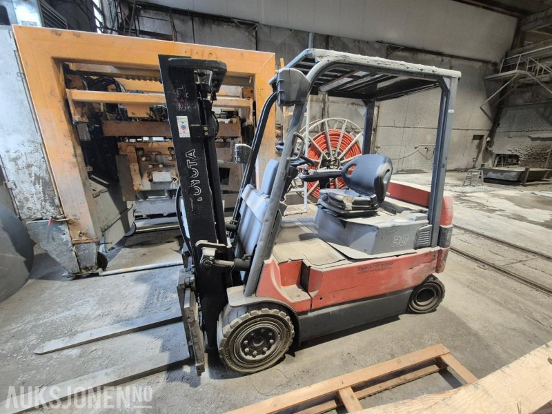 2004 Toyota 7FBMF30, elektrisk gaffeltruck, repobjekt - Equipo de manutención: foto 2 2004 Toyota 7FBMF30, elektrisk gaffeltruck, repobjekt - Equipo de manutención: foto 2