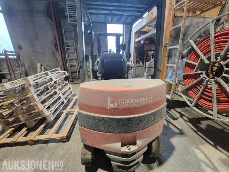 2004 Toyota 7FBMF30, elektrisk gaffeltruck, repobjekt - Equipo de manutención: foto 4 2004 Toyota 7FBMF30, elektrisk gaffeltruck, repobjekt - Equipo de manutención: foto 4