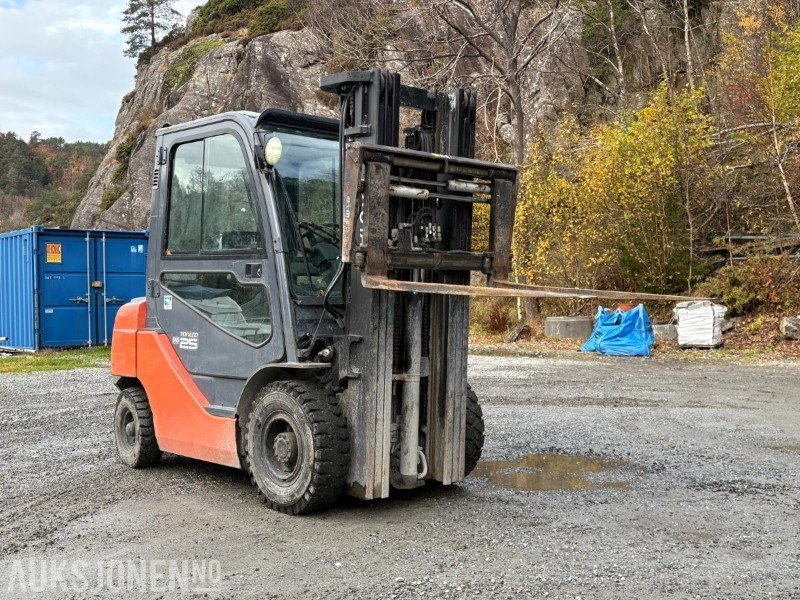 Toyota Tonero 25 SAS dieseltruck - 4 311 timer - Equipo de manutención: foto 2 Toyota Tonero 25 SAS dieseltruck - 4 311 timer - Equipo de manutención: foto 2