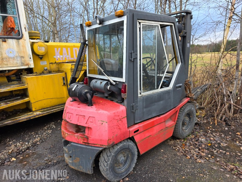 Toyota truck 02-3FD25 1600 KG diesel - Equipo de manutención: foto 4 Toyota truck 02-3FD25 1600 KG diesel - Equipo de manutención: foto 4