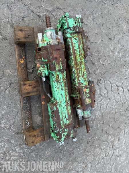 2 stk Montabert HC 110 bormaskiner - Implemento para Maquinaria de construcción: foto 1 2 stk Montabert HC 110 bormaskiner - Implemento para Maquinaria de construcción: foto 1