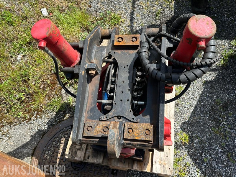 2007 Rototilt RT80 og B20 hurtigfeste - Implemento para Maquinaria de construcción: foto 3 2007 Rototilt RT80 og B20 hurtigfeste - Implemento para Maquinaria de construcción: foto 3