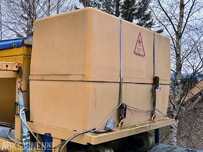 Implemento para Maquinaria de construcción 2011 FALKÖPING C5 SANDSPREDER 5.0 M³ MED VÆSKETANK: foto 8 Implemento para Maquinaria de construcción 2011 FALKÖPING C5 SANDSPREDER 5.0 M³ MED VÆSKETANK: foto 8