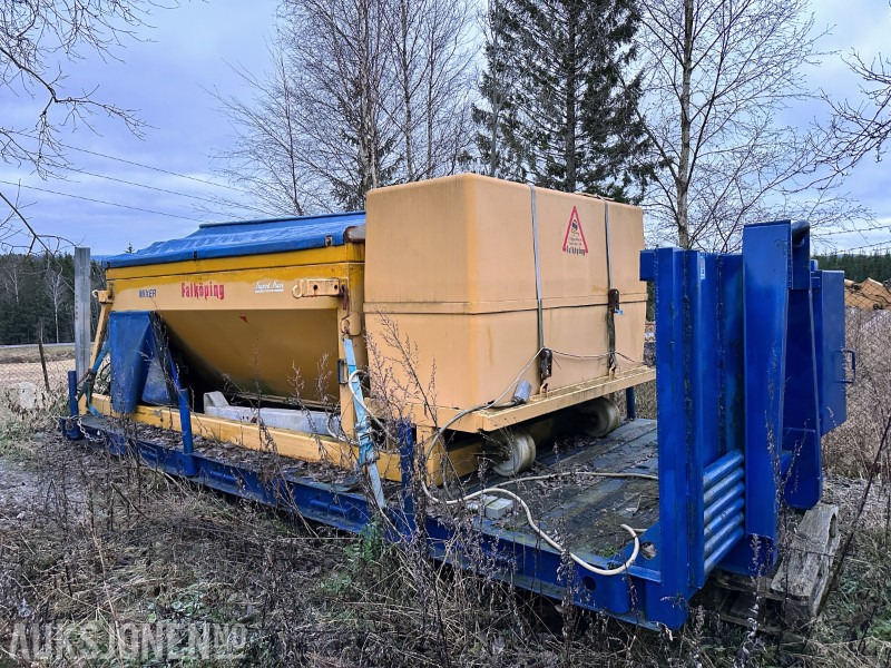 Implemento para Maquinaria de construcción 2011 FALKÖPING C5 SANDSPREDER 5.0 M³ MED VÆSKETANK: foto 6 Implemento para Maquinaria de construcción 2011 FALKÖPING C5 SANDSPREDER 5.0 M³ MED VÆSKETANK: foto 6