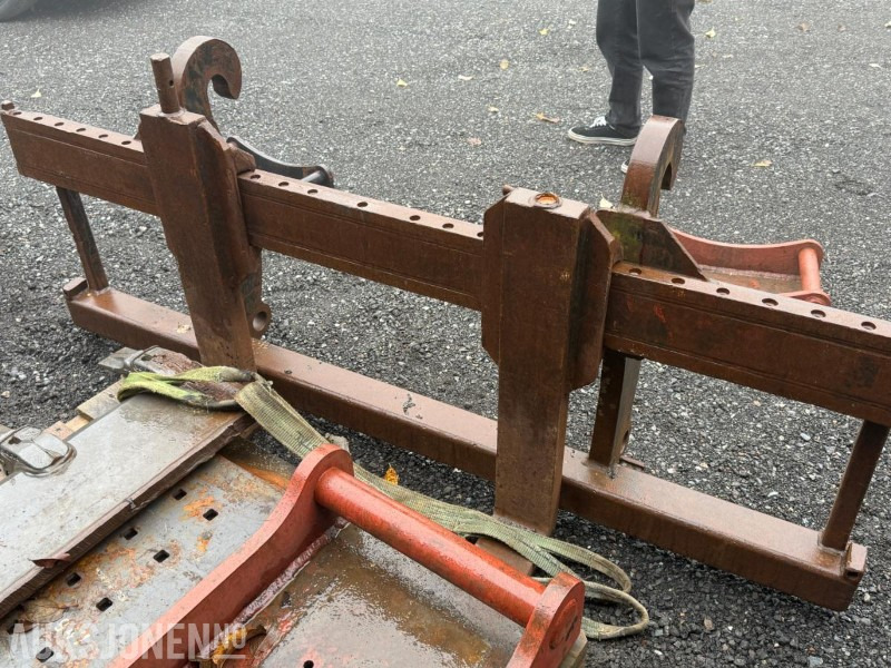 Mekanisk pallegaffel med stort BM-feste - Implemento para Maquinaria de construcción: foto 3 Mekanisk pallegaffel med stort BM-feste - Implemento para Maquinaria de construcción: foto 3