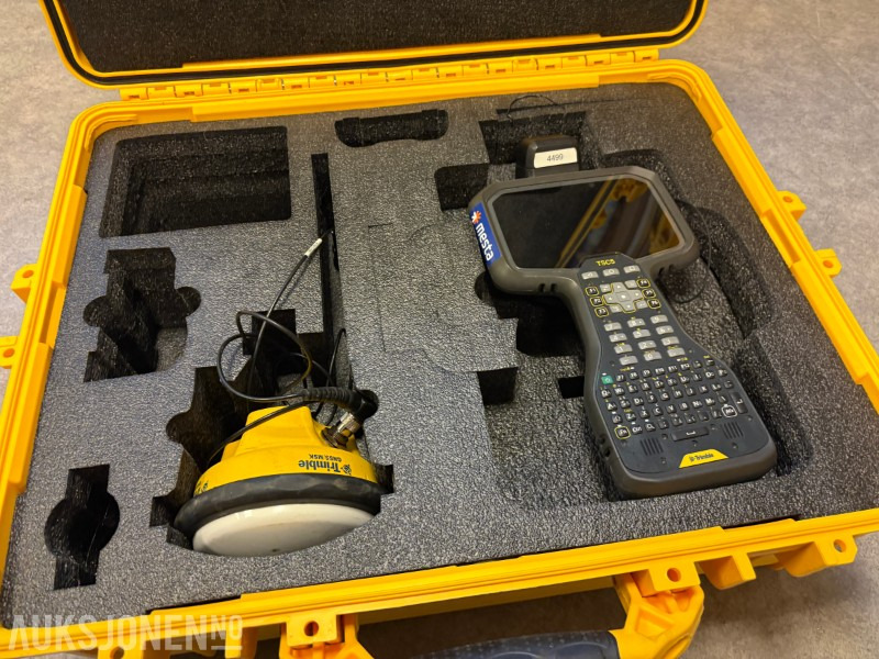 Trimble EM100 GNSS Rover med TSC5 Siteworks feltprogram - Implemento para Maquinaria de construcción: foto 2 Trimble EM100 GNSS Rover med TSC5 Siteworks feltprogram - Implemento para Maquinaria de construcción: foto 2