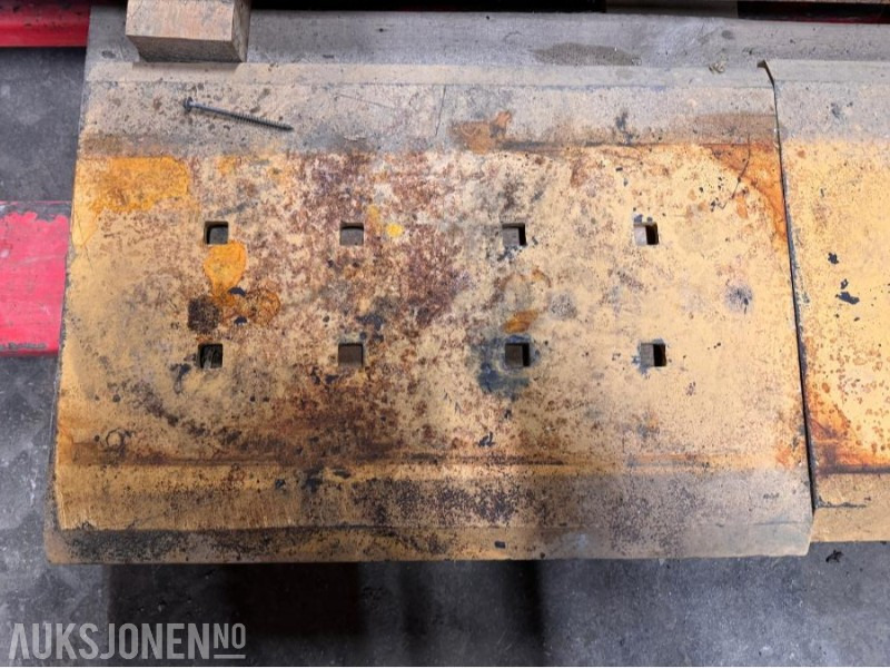 Volvo L110 - Slitestål til skuffe som har stått på Hjullaster - Implemento para Maquinaria de construcción: foto 2 Volvo L110 - Slitestål til skuffe som har stått på Hjullaster - Implemento para Maquinaria de construcción: foto 2