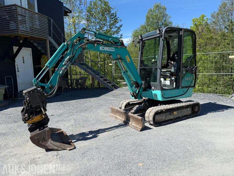 Kobelco SK22 minigraver, Engcon Tiltrotator, pigghammer, 2 skuffer, lys - Excavadora: foto 1 Kobelco SK22 minigraver, Engcon Tiltrotator, pigghammer, 2 skuffer, lys - Excavadora: foto 1