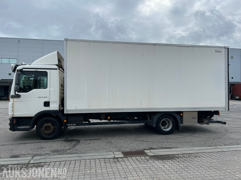 MAN TGL 8.220 15 pll med bakløfter 1500 kg - Camión caja cerrada: foto 2 MAN TGL 8.220 15 pll med bakløfter 1500 kg - Camión caja cerrada: foto 2