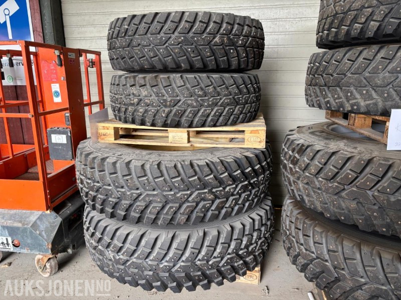 2010 Nokian Tri 2 Veidekk med pigg. 360/80 R24 og 440/80 R34 - Maquinaria agrícola: foto 1 2010 Nokian Tri 2 Veidekk med pigg. 360/80 R24 og 440/80 R34 - Maquinaria agrícola: foto 1
