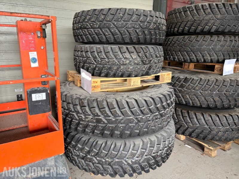 2010 Nokian Tri 2 Veidekk med pigg. 360/80 R24 og 440/80 R34 - Maquinaria agrícola: foto 2 2010 Nokian Tri 2 Veidekk med pigg. 360/80 R24 og 440/80 R34 - Maquinaria agrícola: foto 2