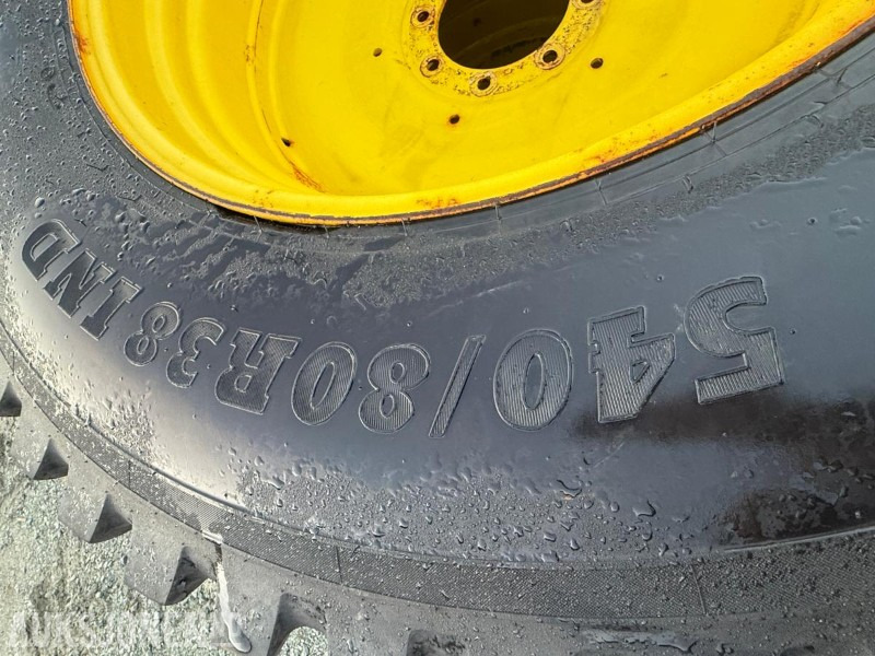 BKT 540/80 R38 440/80 R28 Piggdekk stått JD - Maquinaria agrícola: foto 3 BKT 540/80 R38 440/80 R28 Piggdekk stått JD - Maquinaria agrícola: foto 3
