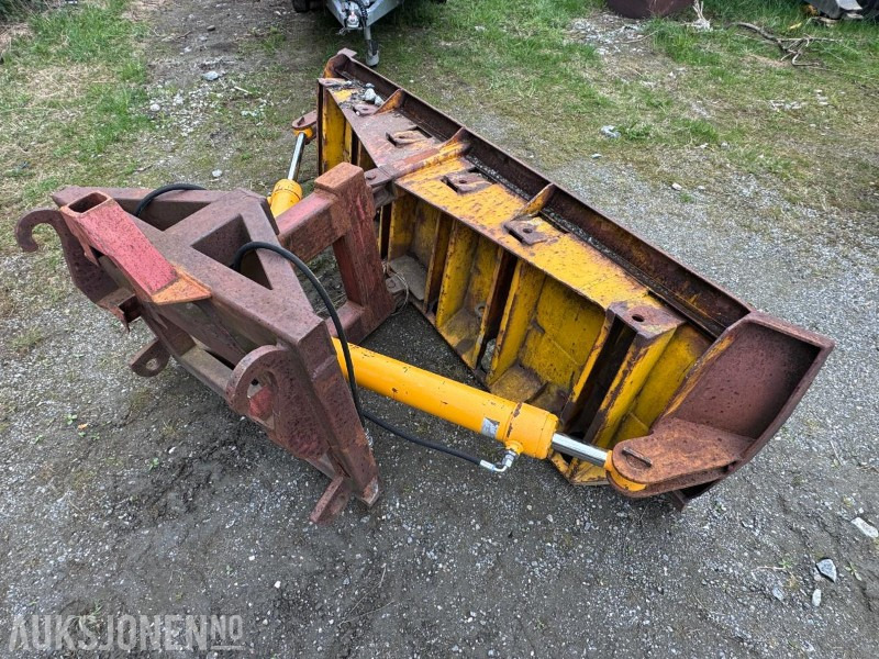 Hydraulisk Brøyteskjær til traktor og hjullaster - bredde 2720 mm - Volvo BM og Triangelfeste - Maquinaria agrícola: foto 1 Hydraulisk Brøyteskjær til traktor og hjullaster - bredde 2720 mm - Volvo BM og Triangelfeste - Maquinaria agrícola: foto 1