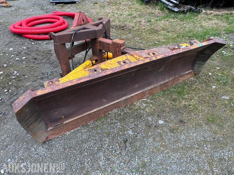 Hydraulisk Brøyteskjær til traktor og hjullaster - bredde 2720 mm - Volvo BM og Triangelfeste - Maquinaria agrícola: foto 3 Hydraulisk Brøyteskjær til traktor og hjullaster - bredde 2720 mm - Volvo BM og Triangelfeste - Maquinaria agrícola: foto 3
