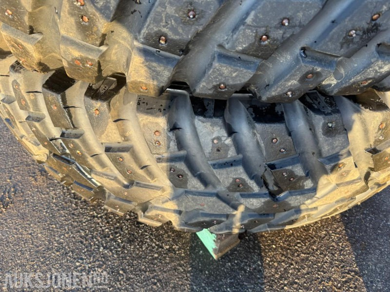Nokian vinterdekk med pigg til traktor - Maquinaria agrícola: foto 3 Nokian vinterdekk med pigg til traktor - Maquinaria agrícola: foto 3