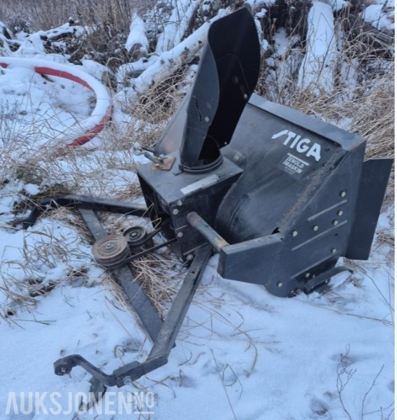Stiga Snøfres til plentraktor, brukt på Stiga Park - Maquinaria agrícola: foto 1 Stiga Snøfres til plentraktor, brukt på Stiga Park - Maquinaria agrícola: foto 1