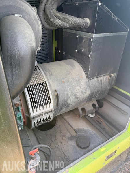 2017 Pramac GSW 280V - Svært lite brukt aggregat på hele 275KVA - Maquinaria industrial: foto 5 2017 Pramac GSW 280V - Svært lite brukt aggregat på hele 275KVA - Maquinaria industrial: foto 5