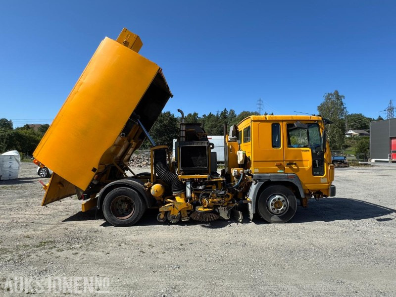 1998 Volvo FL614 feiebil m/ Johnston-Beam S5000 | 135 965 km | 4 638 t | Automat - Vehículo municipal: foto 3 1998 Volvo FL614 feiebil m/ Johnston-Beam S5000 | 135 965 km | 4 638 t | Automat - Vehículo municipal: foto 3