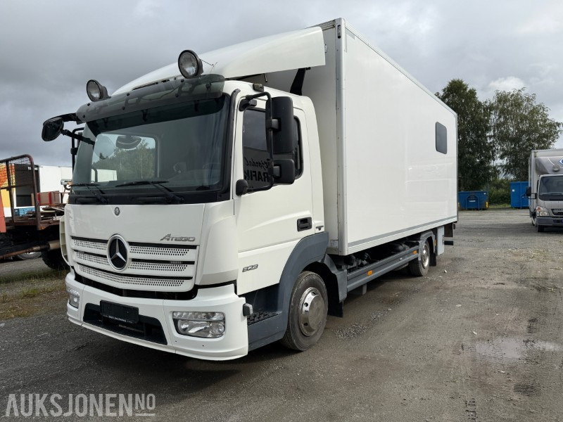 2014 Mercedes-Benz Atego 823L Servicebil - 240 673km - Vehículo municipal: foto 1 2014 Mercedes-Benz Atego 823L Servicebil - 240 673km - Vehículo municipal: foto 1