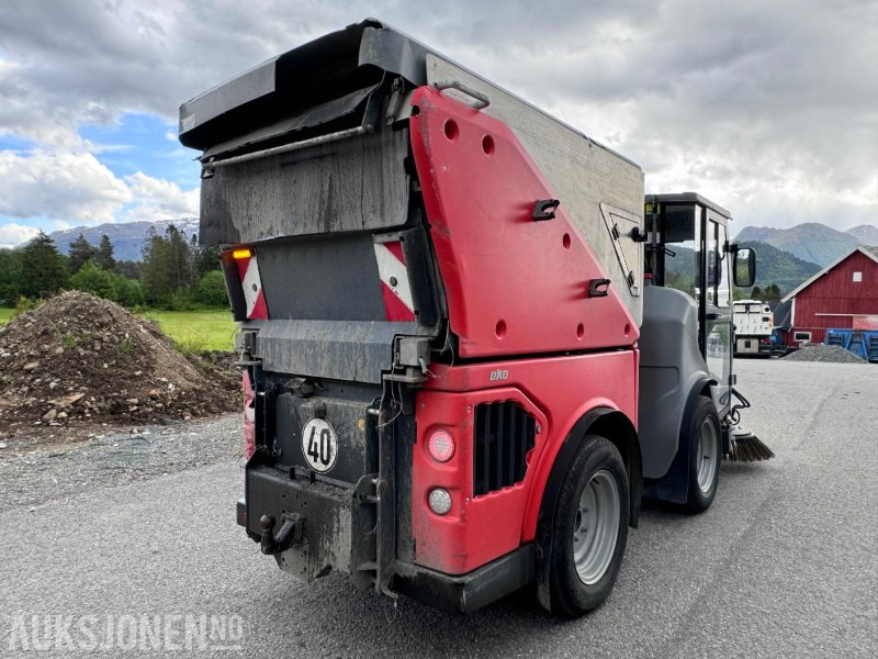 2018 Hako Citymaster 1600 - Vei, gate og gulv feiemaskin - Redskapsbærer med kosteaggregat for gang/vei og børsteaggregat for gulv - Vehículo municipal: foto 4 2018 Hako Citymaster 1600 - Vei, gate og gulv feiemaskin - Redskapsbærer med kosteaggregat for gang/vei og børsteaggregat for gulv - Vehículo municipal: foto 4