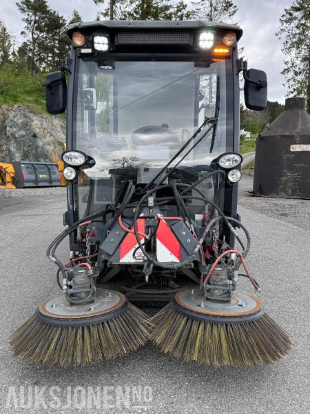 2018 Hako Citymaster 1600 - Vei, gate og gulv feiemaskin - Redskapsbærer med kosteaggregat for gang/vei og børsteaggregat for gulv - Vehículo municipal: foto 2 2018 Hako Citymaster 1600 - Vei, gate og gulv feiemaskin - Redskapsbærer med kosteaggregat for gang/vei og børsteaggregat for gulv - Vehículo municipal: foto 2