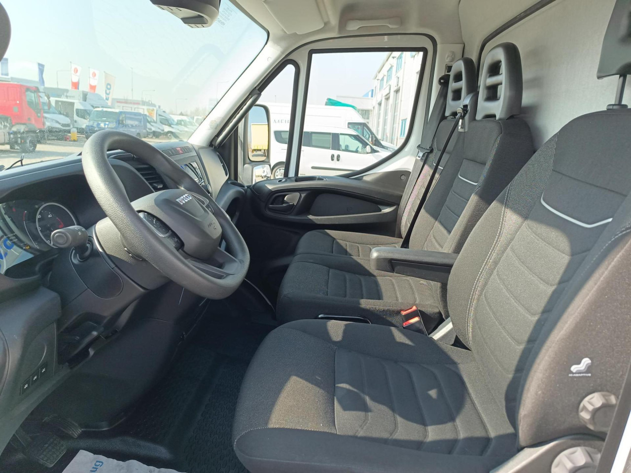 Furgoneta caja cerrada IVECO Daily 70C18A8P: foto 12