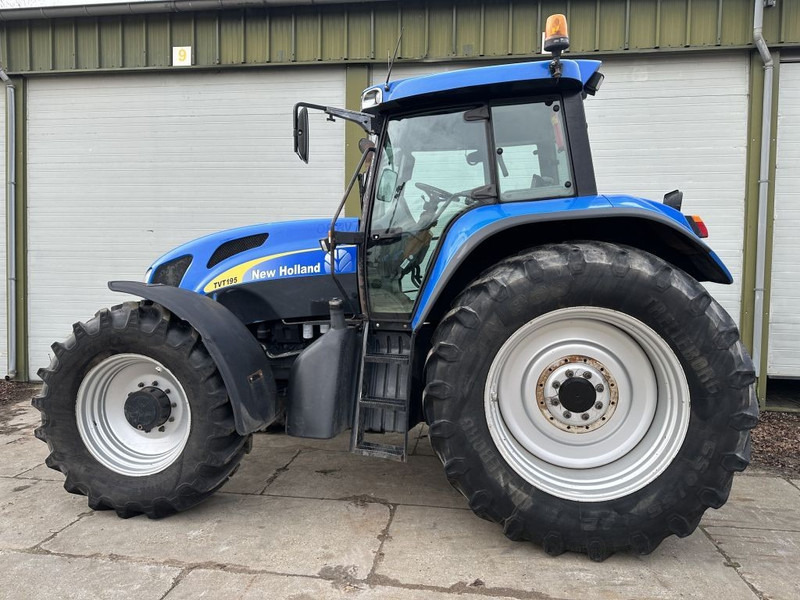 New Holland TVT 195 Dutch registration - Tractor: foto 2 New Holland TVT 195 Dutch registration - Tractor: foto 2
