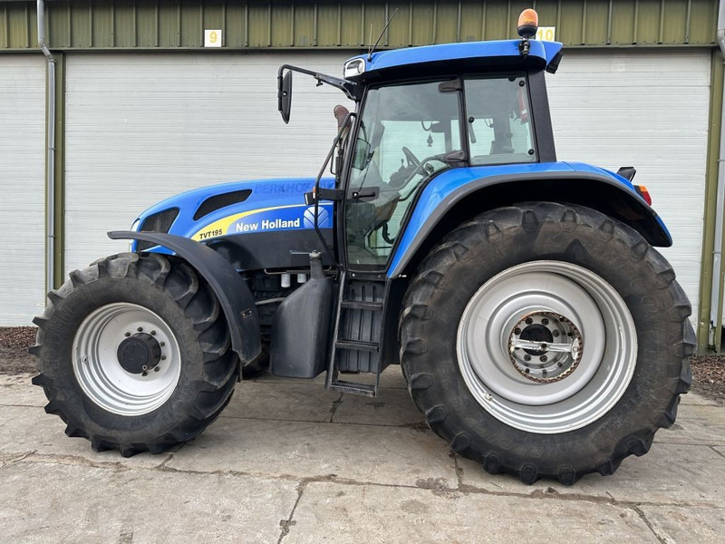New Holland TVT 195 Dutch registration - Tractor: foto 2 New Holland TVT 195 Dutch registration - Tractor: foto 2