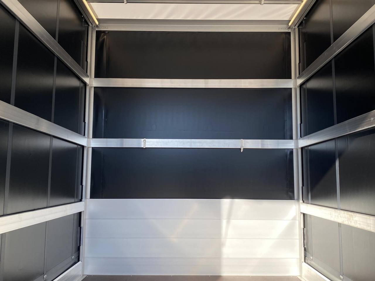 Furgoneta con lona nuevo IVECO DAILY 35S18HP  D30C | PRITSCHE PLANE + SCHLAFKABINE + LADERAMPE: foto 10