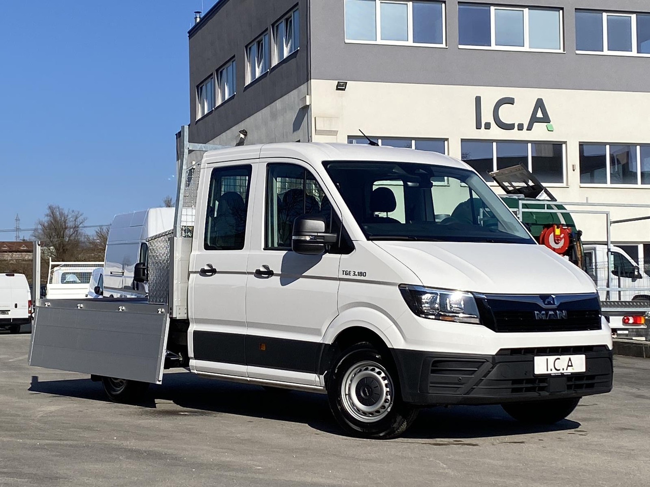 MAN TGE 3.180 DOKA 1+6 3640MM | OFFENE PRITSCHE + ALU KOFFER AUF DER PRITSCHE - Furgoneta caja abierta: foto 4 MAN TGE 3.180 DOKA 1+6 3640MM | OFFENE PRITSCHE + ALU KOFFER AUF DER PRITSCHE - Furgoneta caja abierta: foto 4